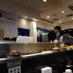 Ryuukyuu Kaitensushi Mirai - 店内