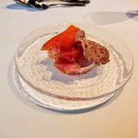 ウシマル - 焼き芋と猪のポルケッタ、ダイヤモンドポークのハム