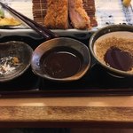 Tonkatsu Washoku Musashi Souhonten - 塩、味噌ダレ、摩り下ろし胡麻に特製ソース。