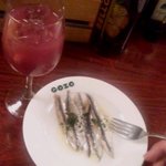 エル・ポニエンテ・ゴソ - 自家製サングリアとイワシ酢漬け