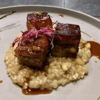 Bistro NOHGA  - メイン：塩漬け豚バラ肉のキャラメリゼ スパイスの香り 紫大根とカブ3