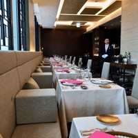 SALONE TOKYO - 天井が高いゆったりとした店内はゴージャスな雰囲気
