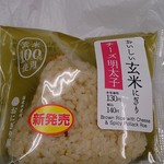LAWSON - 料理写真:おいしい玄米にぎり チーズ明太子 140円