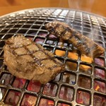 焼肉 鋤焼 武善 - ハラミ焼けた！