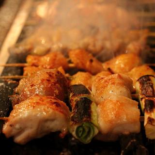 焼鳥百名店選出「焼鳥串焼どろまみれ」の直系姉妹店。