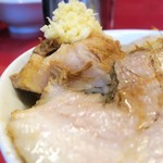 ラーメン二郎 - 豚の厚み