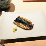 鮨 唐島 - 鰯の藁燻し