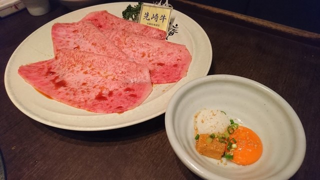 シャリ玉クーポン 仙台牛炙り焼きロースをご注文の方に シャリ玉 1皿プレゼント 焼肉 三水苑 東口店
