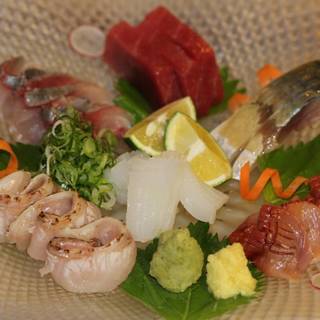 瀬戸内海のお魚を中心に「造り」を各種用意。