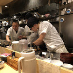 饗 くろ喜 - 黒木店主とスタッフ（掲載了承済み）