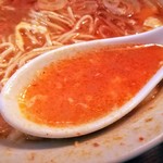 台湾創作料理 公 - 酸辣湯麺 スープリフト 酸味のみならず辣油による辛味もしっかり