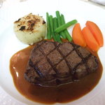洋凡料理 NAKAMURA - 肉：牛ヒレ肉のステーキ