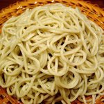 玄蕎麦 もち月 - お蕎麦は細いですねぇ、歯ごたえがあって美味しいものですよ