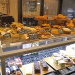 15℃ - 各種パンなども多数ラインアップ！
