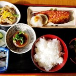 三季 - 日替わりランチ　さばみりん、ふろふき大根、豚味噌炒め、マグロやまかけ