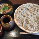 松庵 - 麺つゆと肉つけ汁の二種を楽しめる1100円。大盛りで1300円ちょっと