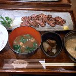 日日是耕日 - 勿論、これにしましたよ。 とんタンの味噌焼定食８５０円です。 限定１０食ですよ。 今日は、ダッシュで行きましたよ。 オーダーが出来て嬉しい限りです。