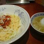 上海餃子 りょう華 - 四川麺（激辛）＋汁