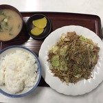 やしろ食堂 - 焼きそば定食(ソース) 750円