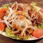 Oniku Dainingu Ba Gurebi - 焼き肉サラダ。