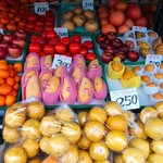 たなか - 店頭のフルーツ
