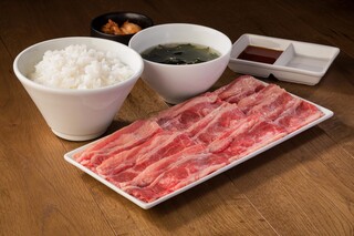 焼肉ライク - うす切カルビセット　100g　530円　200g　860円