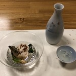 鰻はし本 - 樽丸のぬる燗と白子 牡蠣 百合根の先付け