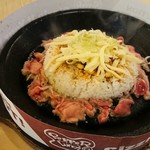 Pepper Lunch - 1810_Pepper Lunch FX Sudirman_Curry Beef Pepper Rice@70,000Rp with cheese ans dring(Green tea)_鉄板がかなりジュージューと良い音がして香ばしい！