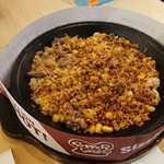 Pepper Lunch - 1810_Pepper Lunch FX Sudirman_Curry Beef Pepper Rice@70,000Rp with cheese ans dring(Green tea)_アツアツの鉄板の上で混ぜます！