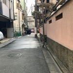 とんかつ 万平 - 伊勢源の角を曲がると行列♪