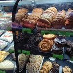 Starbucks - 1810_Starbucks Halim Perdanakusuma Airport_ショーケース