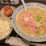 かいの - 「ちゃんぽんセット」（1,100円）。ちゃんぽん、ごはん、からあげ2個という内容です。