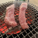 大衆ホルモン酒場 鶴松 - 塩焼きでシンプルに