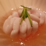 たかおか - (03)白子(北海道羅臼産)、赤蕪の摺り降ろし、自家製ポン酢(柑橘類入り)で
      コクのある白子の旨みをアッサリとした味わいの自家製ポン酢で、赤蕪を混ぜ合わせて頂きます
      ポン酢は物凄く手間が掛かってますね