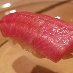 たかおか - (15)本鮪大トロ(青森県大間産)
      カマスジと蛇腹の間の大トロ、蛇腹よりもこれくらいが一番好き♪
      より豊潤で濃厚な味わいに悶絶。