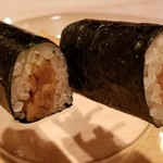 たかおか - (22)干瓢細巻き
      握りっていない分だけ赤酢のシャリの美味しさを素直に感じ取れます。
      外側が硬めで中が軟らかく、尚且つ、ほんの少し芯を残した炊き上がり。
      もうメロメロ～♪