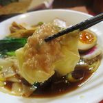 はまんど横須賀 - でっかい海老ワンタンが３つも入ってた～！！