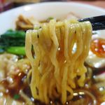 はまんど横須賀 - 湯がく前にめっちゃ揉んでた手揉み麺