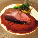 レストラン バカール - ビュルゴー家シャラン鴨　胸肉のロースト　豪マンジマップ産黒トリュフのソース