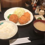 【ロースランチ】（1200円税込）と【メンチカツトッピング】（450円税込）