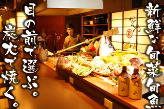 Yuzu Jidori Gyokai Semmon Ten Kanya - 奥行きのある広々カウンター。セット料理も楽々置けます。