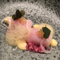 L'EAU - 鰤のコンフィ　ピクルス。ピクルスの酸味がほどよくていい。コンフィですが、ほぼレア、生に近かったです。