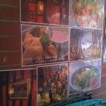 オールドタイランド - お店の外の壁にはいろんな写真が