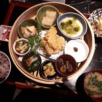 やさい家めい 表参道ヒルズ本家 - 何種類のお野菜使ってるのか！？ありがたいわー。