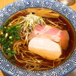麺屋一燈 - (醤油)芳醇香味そば(880円)＋中盛り(100円)
