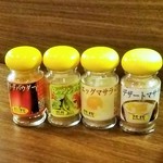 スパイス&カレー BONGA - 卓上のスパイス類