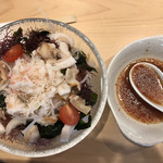 築地 すし好 - すし好サラダ（小）５００円。カニ、ホッキ貝、小柱たっぷりで、食べ応えもありました（╹◡╹）。生の魚も入っているといいんですが。。。