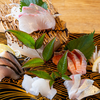 オリジナルの串ものや、新鮮な海の幸をリーズナブルにご提供！