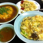 中華園 - 2011.10.6(木)19時半時訪問 600円均一 中華丼、炒飯、天津飯