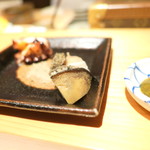 鮨 尚充 - 煮たこと煮アワビを肝につけて